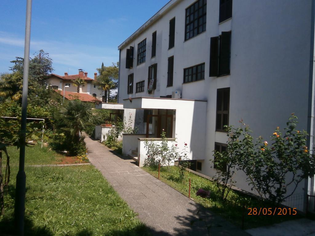 Apartman Ловран Екстериор снимка