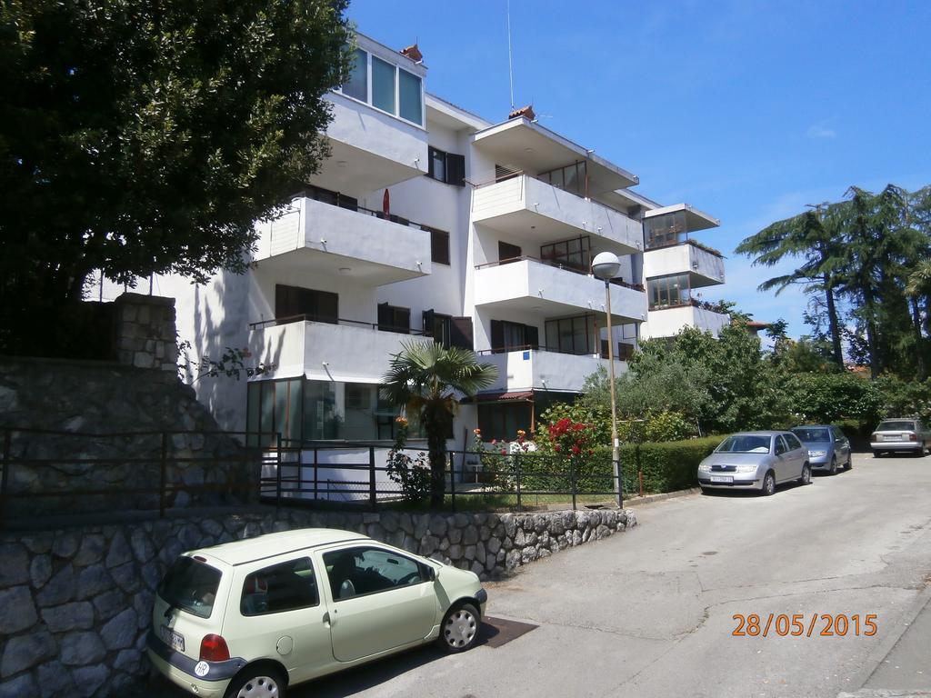 Apartman Ловран Екстериор снимка